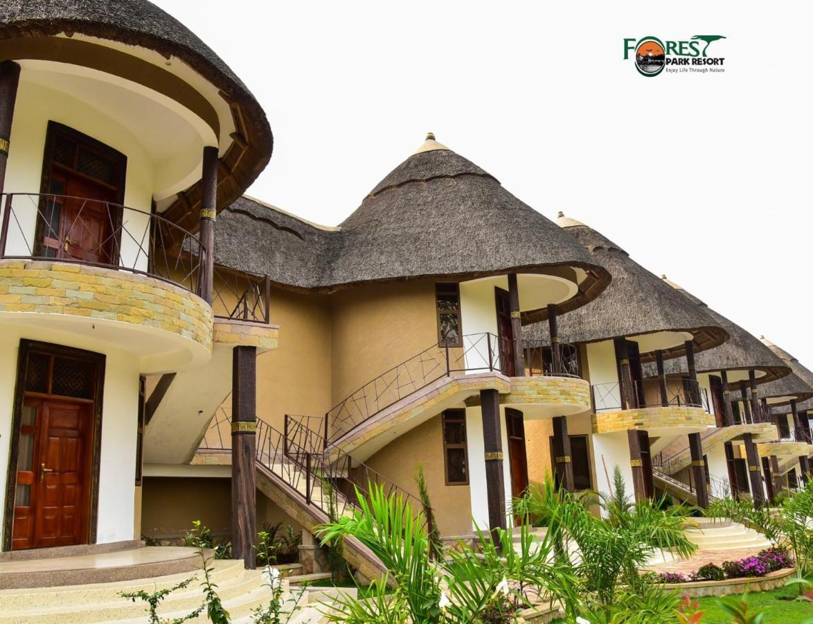 Forest Park Resort Buloba ภายนอก รูปภาพ