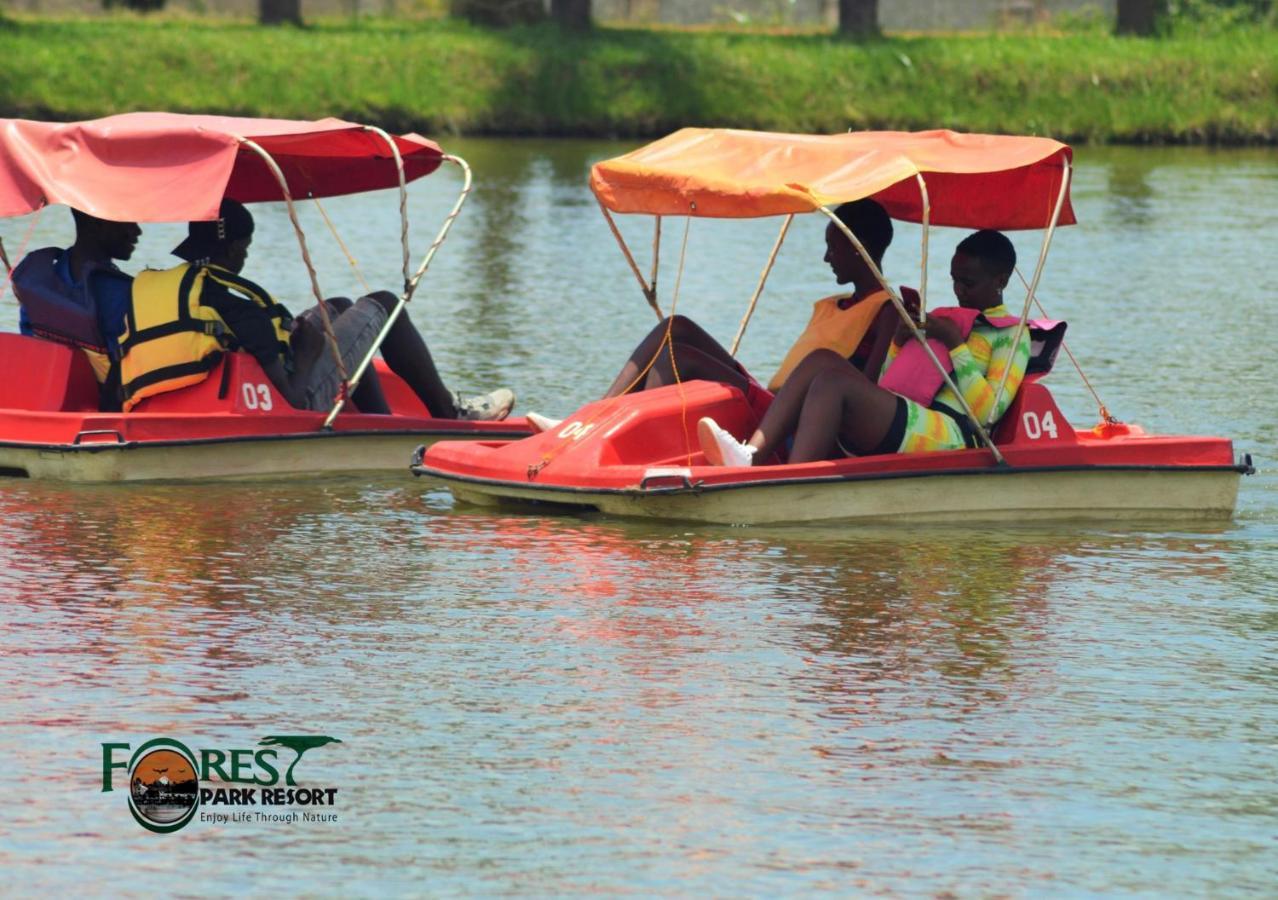 Forest Park Resort Buloba ภายนอก รูปภาพ