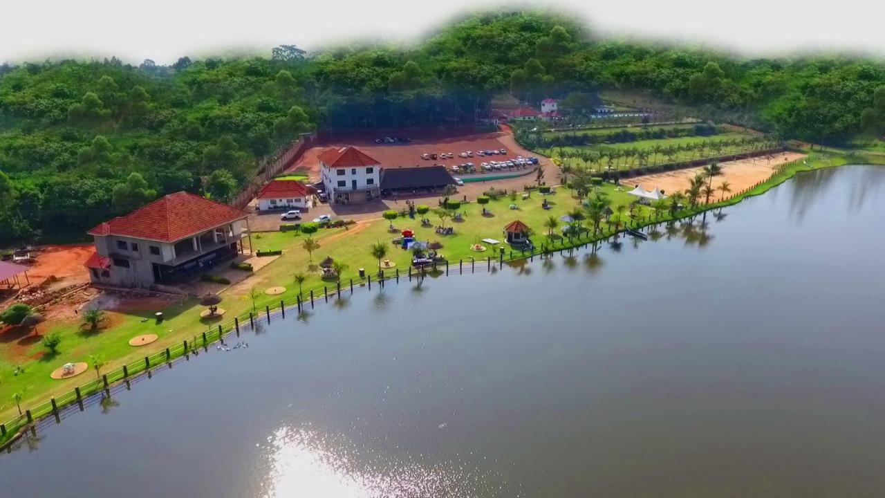 Forest Park Resort Buloba ภายนอก รูปภาพ